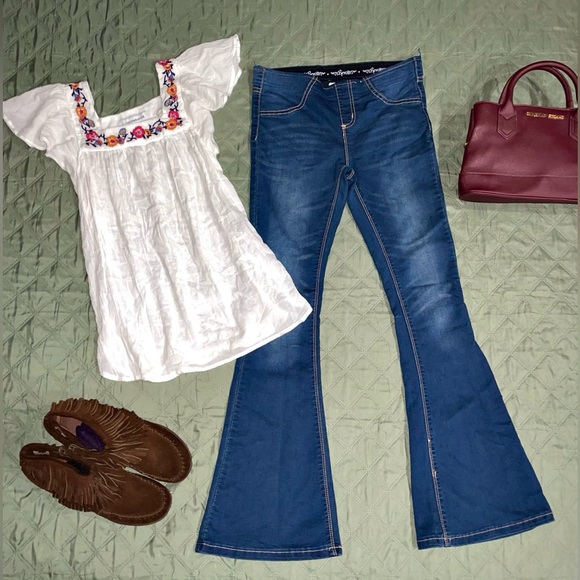 REVOLT Pull-On Flare Jeans, Medium Blue wash with Fading, size 5, LIKE NEW - Picture 3 of 11